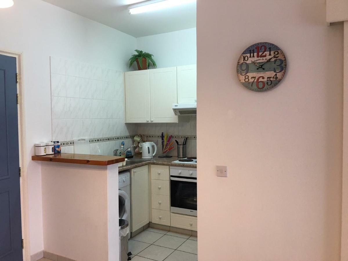 Limnaria Gardens - Modern 1 Bed, Walk To Beach & Shops Pafos Zewnętrze zdjęcie