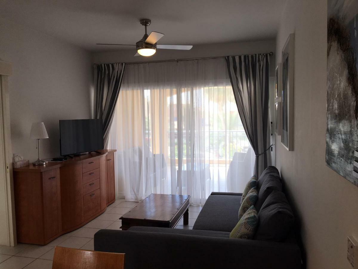 Limnaria Gardens - Modern 1 Bed, Walk To Beach & Shops Pafos Zewnętrze zdjęcie