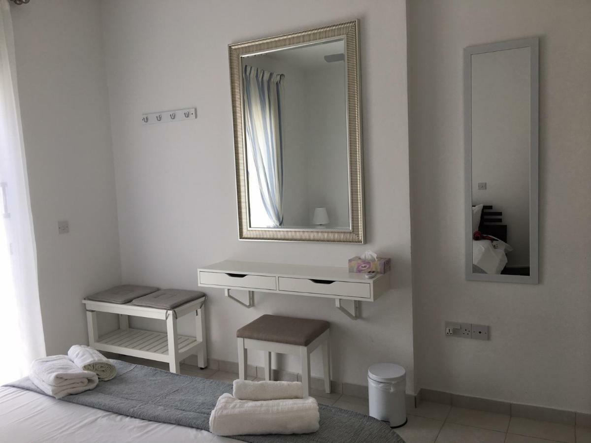 Limnaria Gardens - Modern 1 Bed, Walk To Beach & Shops Pafos Zewnętrze zdjęcie